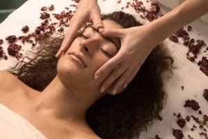 spa-16-Aromatherapy Face Massage